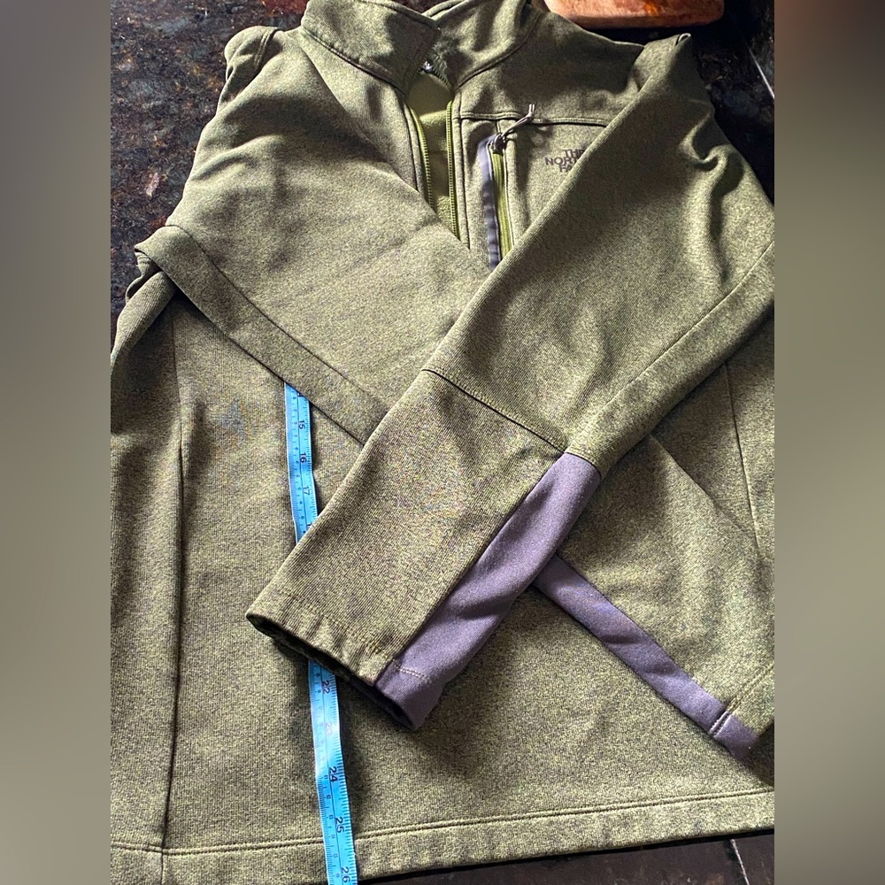 Men’s The North Face Olive 🫒green pullover- warm& comfortable Sz: Large/Grande